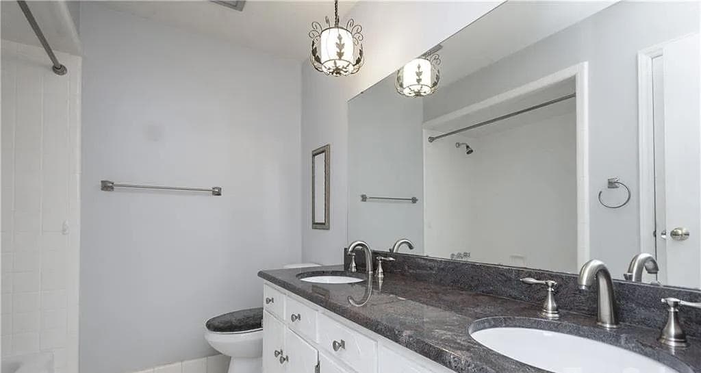 Furnished Charlotte Room - All Utilities Included - $225/Week! photo 2