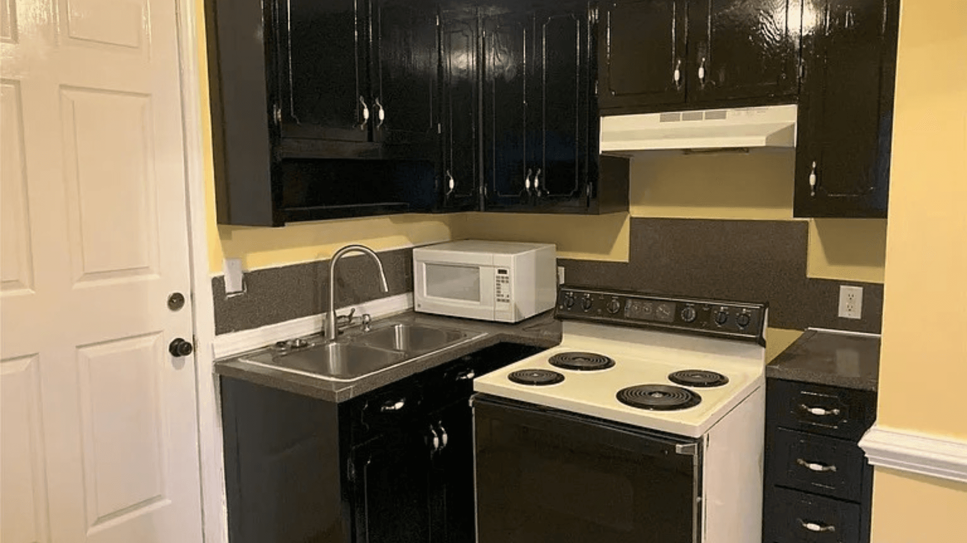 Modern Furnished Room in Charlotte - All Utilities Included! — coliving in Charlotte