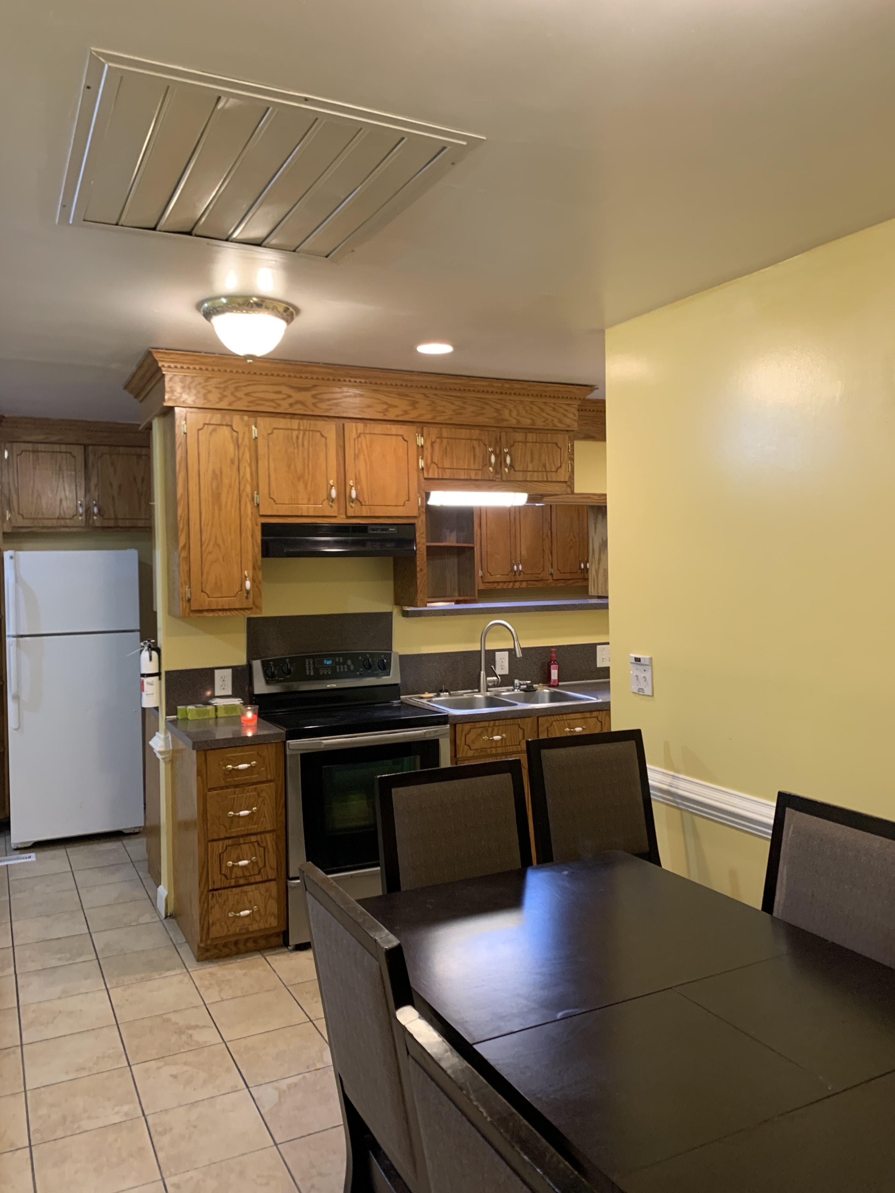 Cozy & Private Furnished Room 7 - All-Inclusive Near Charlotte Hub — coliving in Charlotte