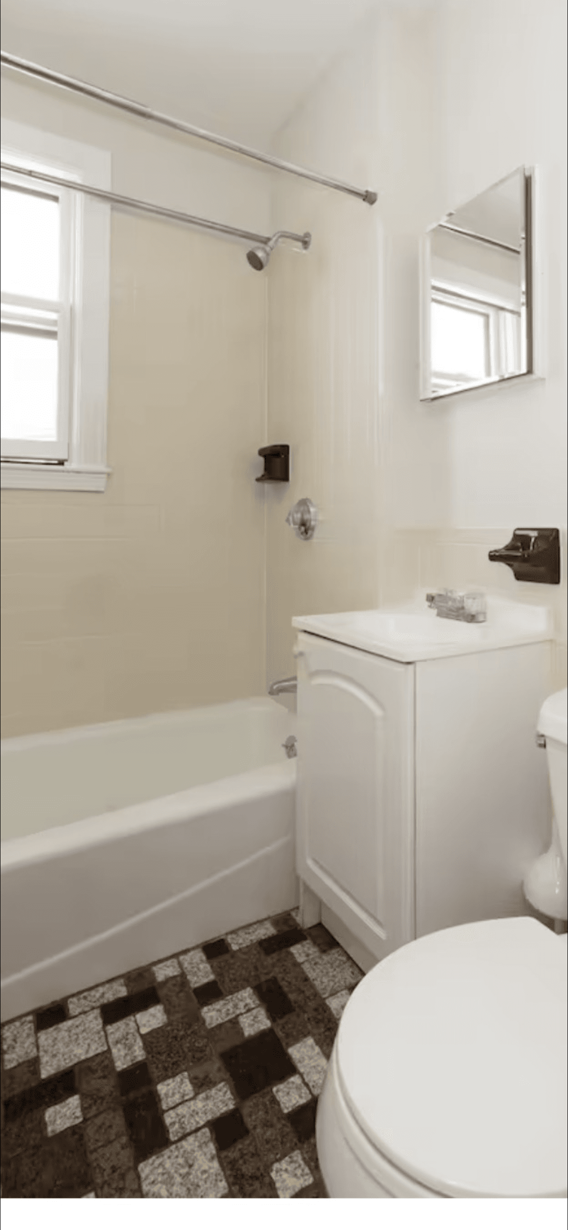 Roslindale queen bed pet friendly photo 5