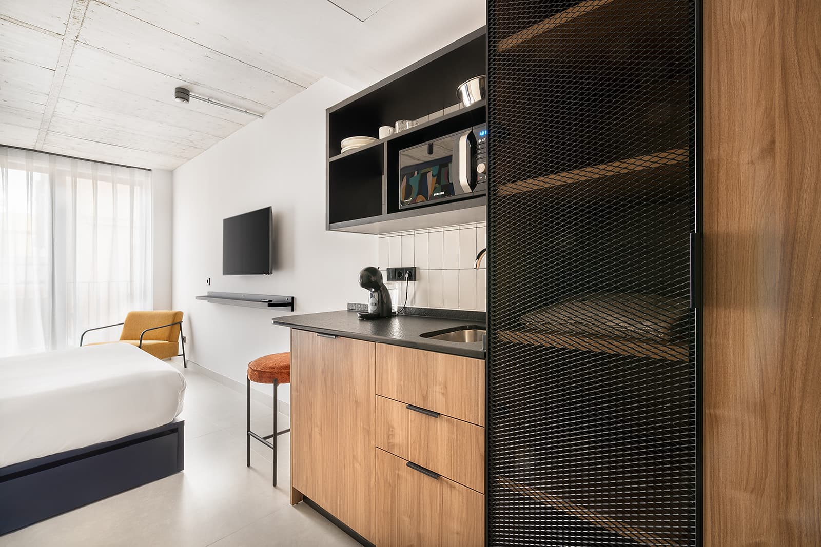 PRIVATE room photo 2