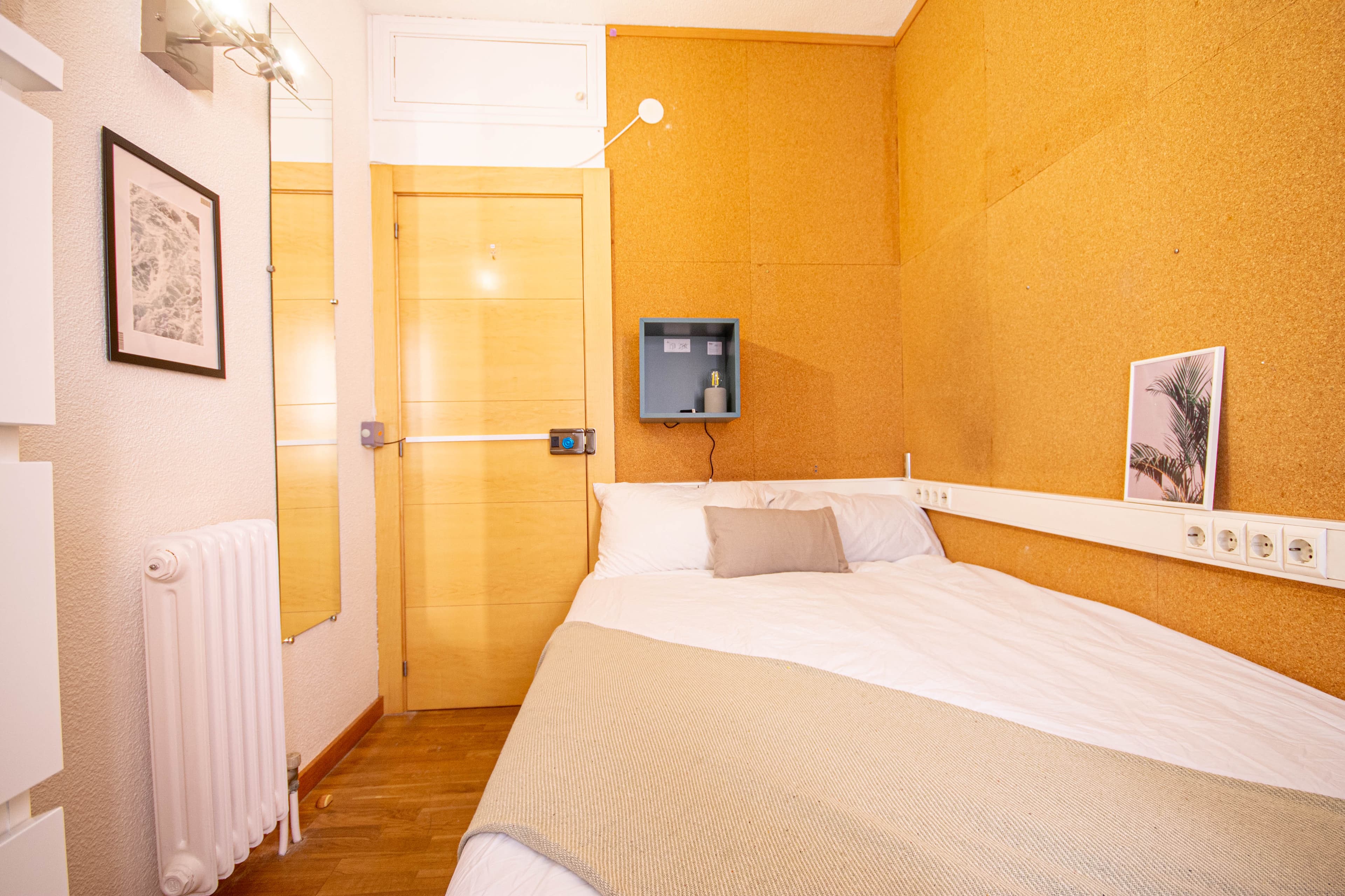 PRIVATE room photo 2